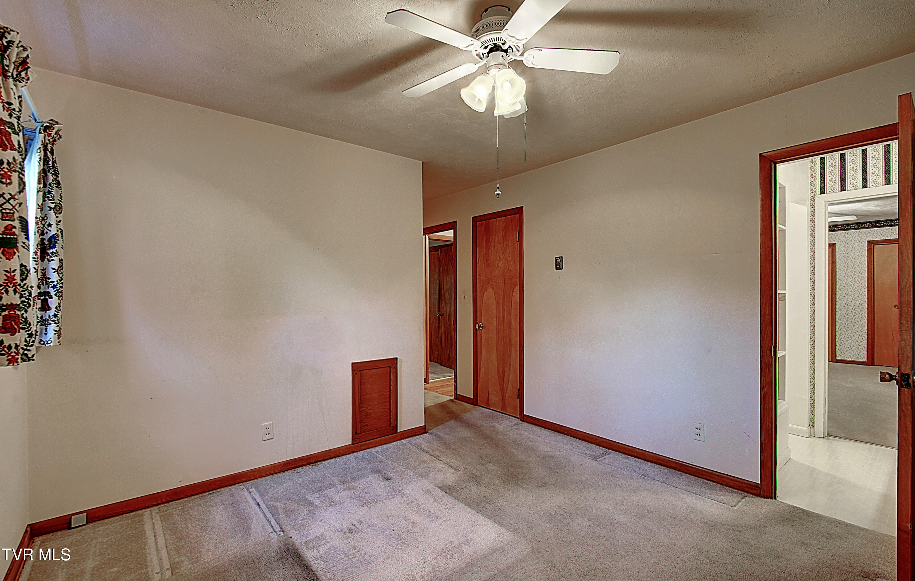 201 Ridgecrest Drive Elizabethton, TN 37643 - Photo 36 of 79 DSC_0514And8more
