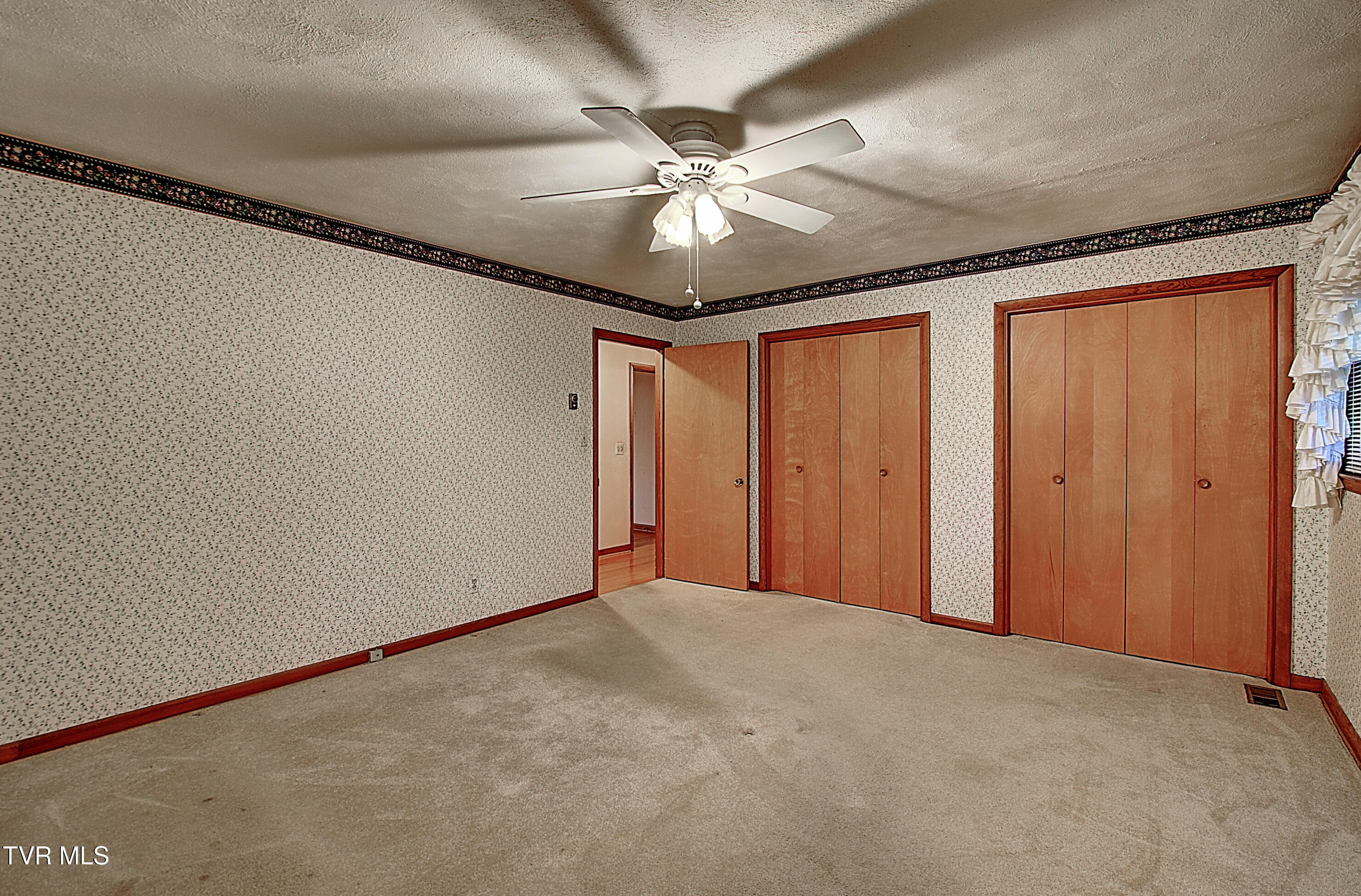 201 Ridgecrest Drive Elizabethton, TN 37643 - Photo 40 of 79 DSC_0586And8more