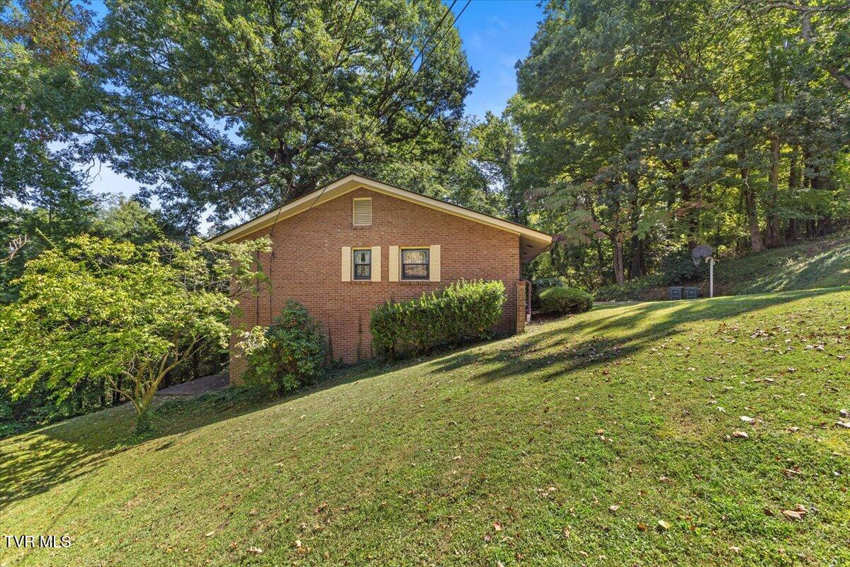 201 Ridgecrest Drive Elizabethton, TN 37643 - Photo 64 of 79 12-128A1993