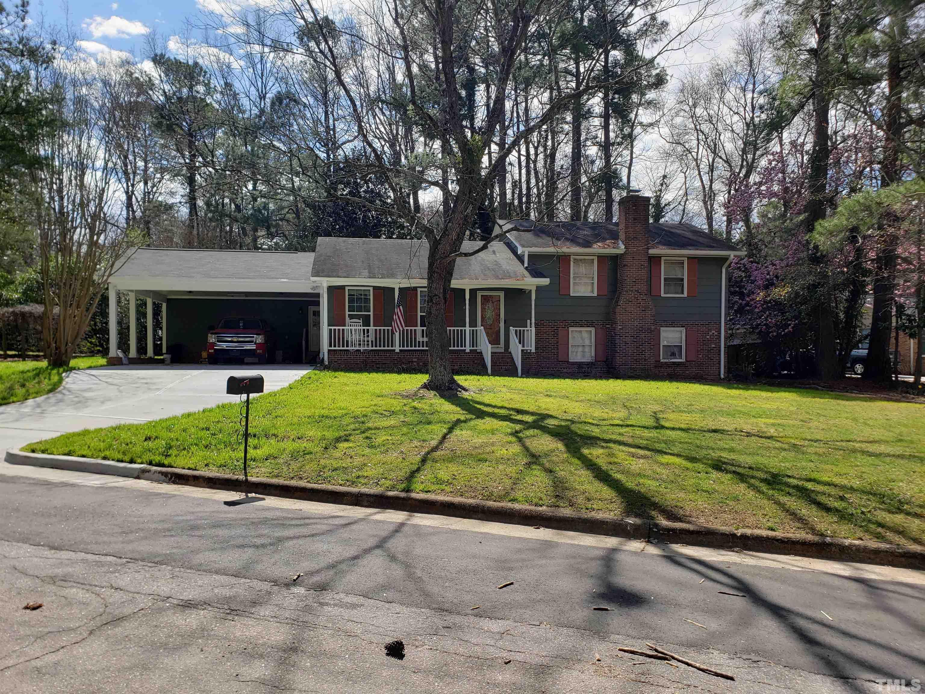 409 Troy Place Raleigh, NC 27609 - Photo 3 of 40 Gallery Image 3
