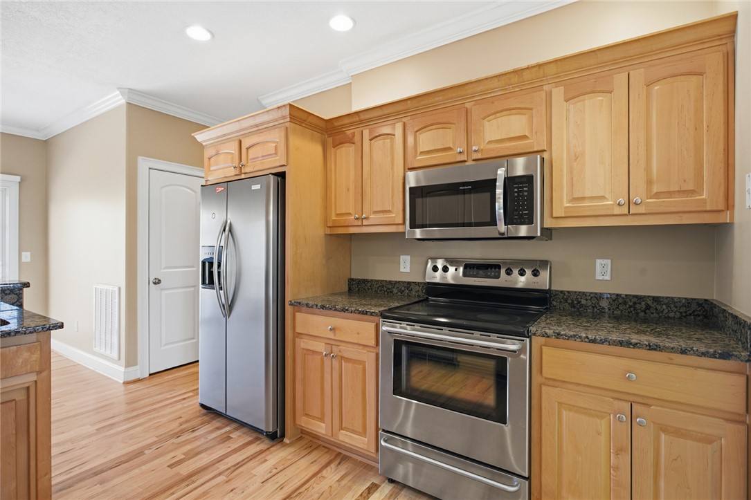 9069 Fairview Church Road Seneca, SC 29672 - Photo 7 of 48 Stainless Appliances.