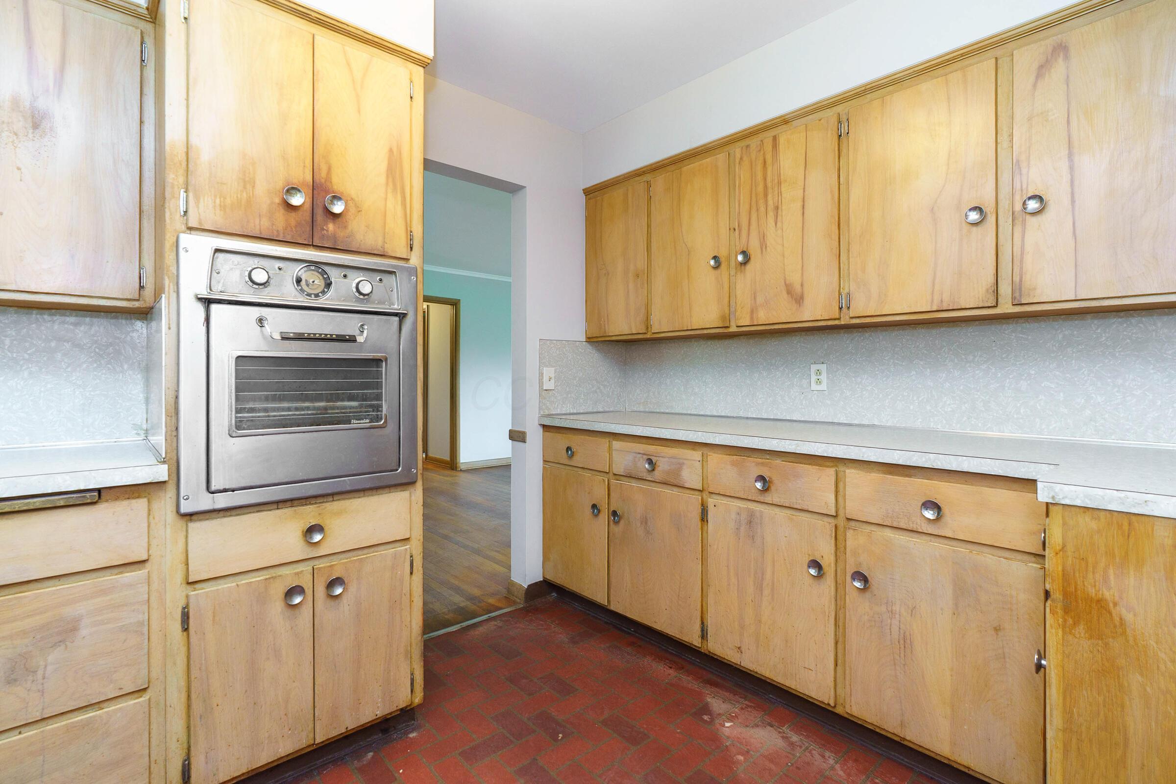 2940 Belmar Road Columbus, OH 43209 - Photo 12 of 32 Kitchen