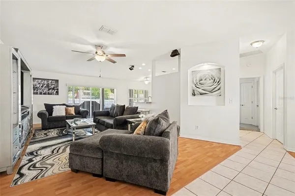 $400,000 | 2333 Towering Oaks Circle, Seffner, FL 33584