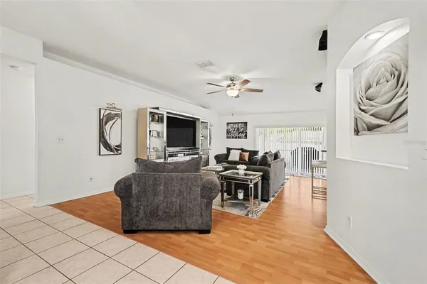 $400,000 | 2333 Towering Oaks Circle, Seffner, FL 33584