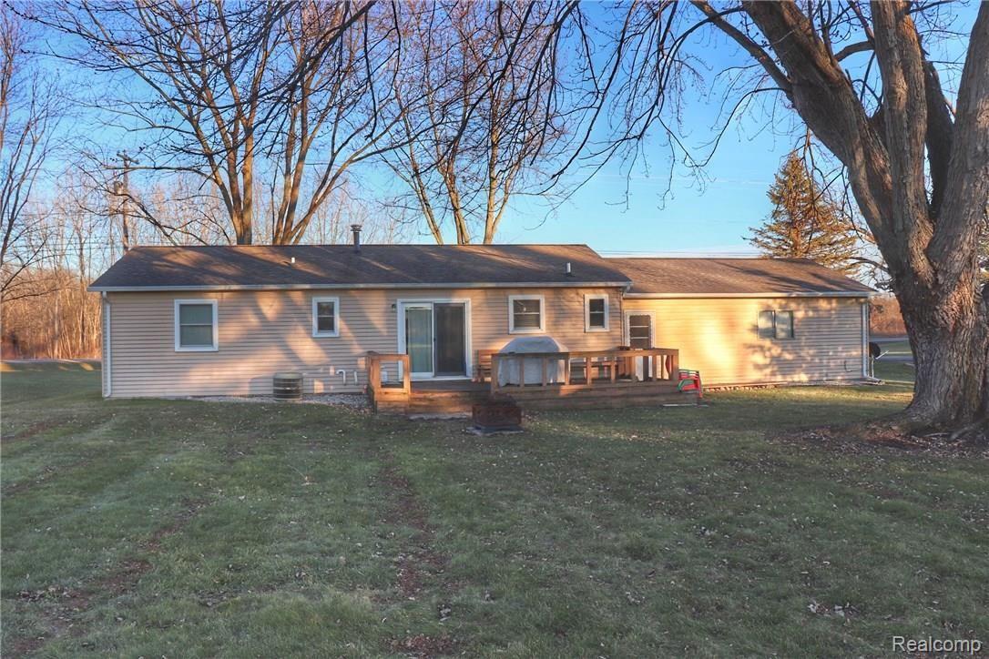 12466 Linden Road Linden, MI 48451 - Photo 4 of 27 2B96D8CE-5DA7-4205-AB81-E3DC8C082398.jpeg