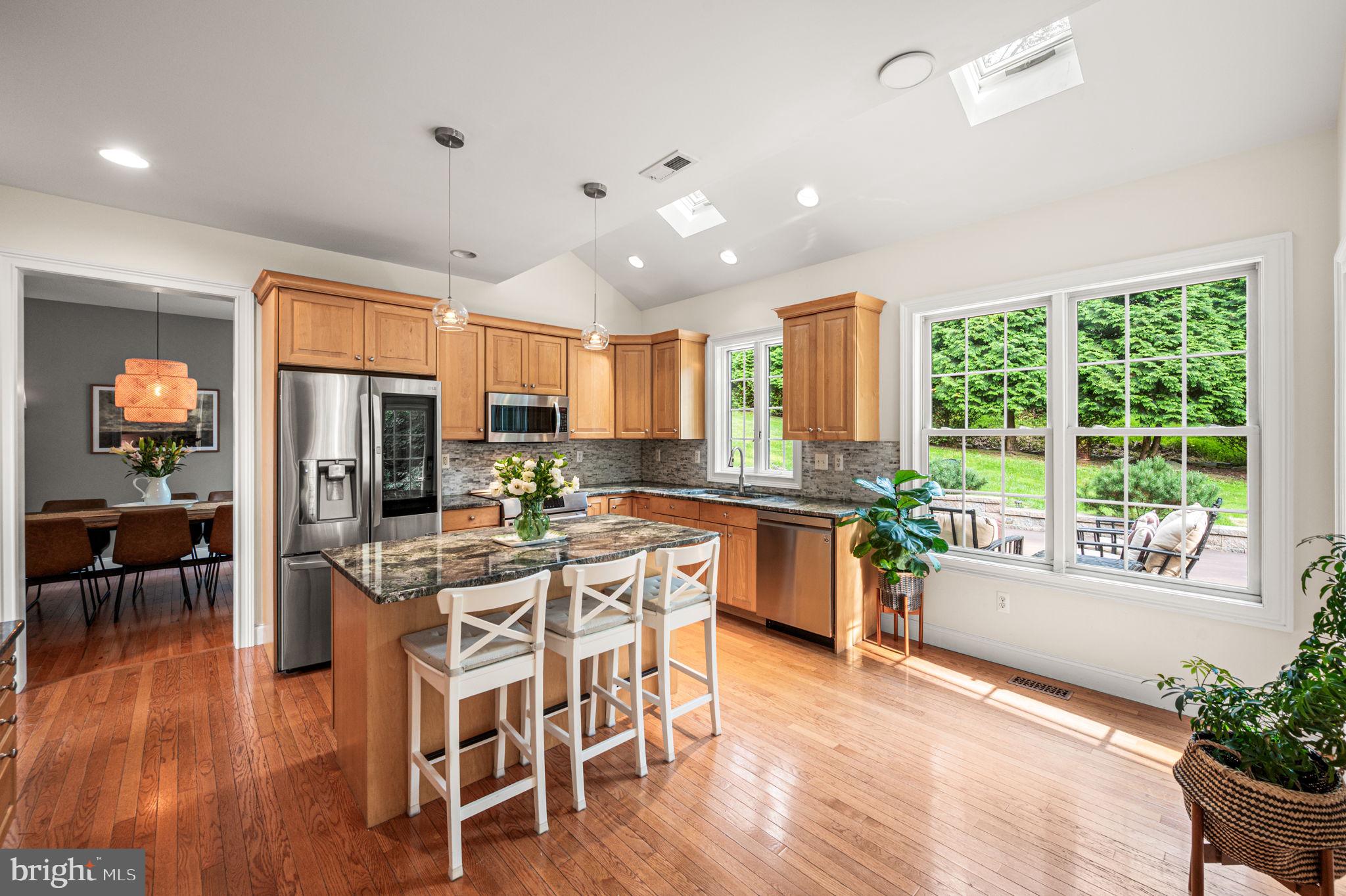 232 Vincent Road Paoli, PA 19301 - Photo 14 of 45 Premium stainless steel appliances!