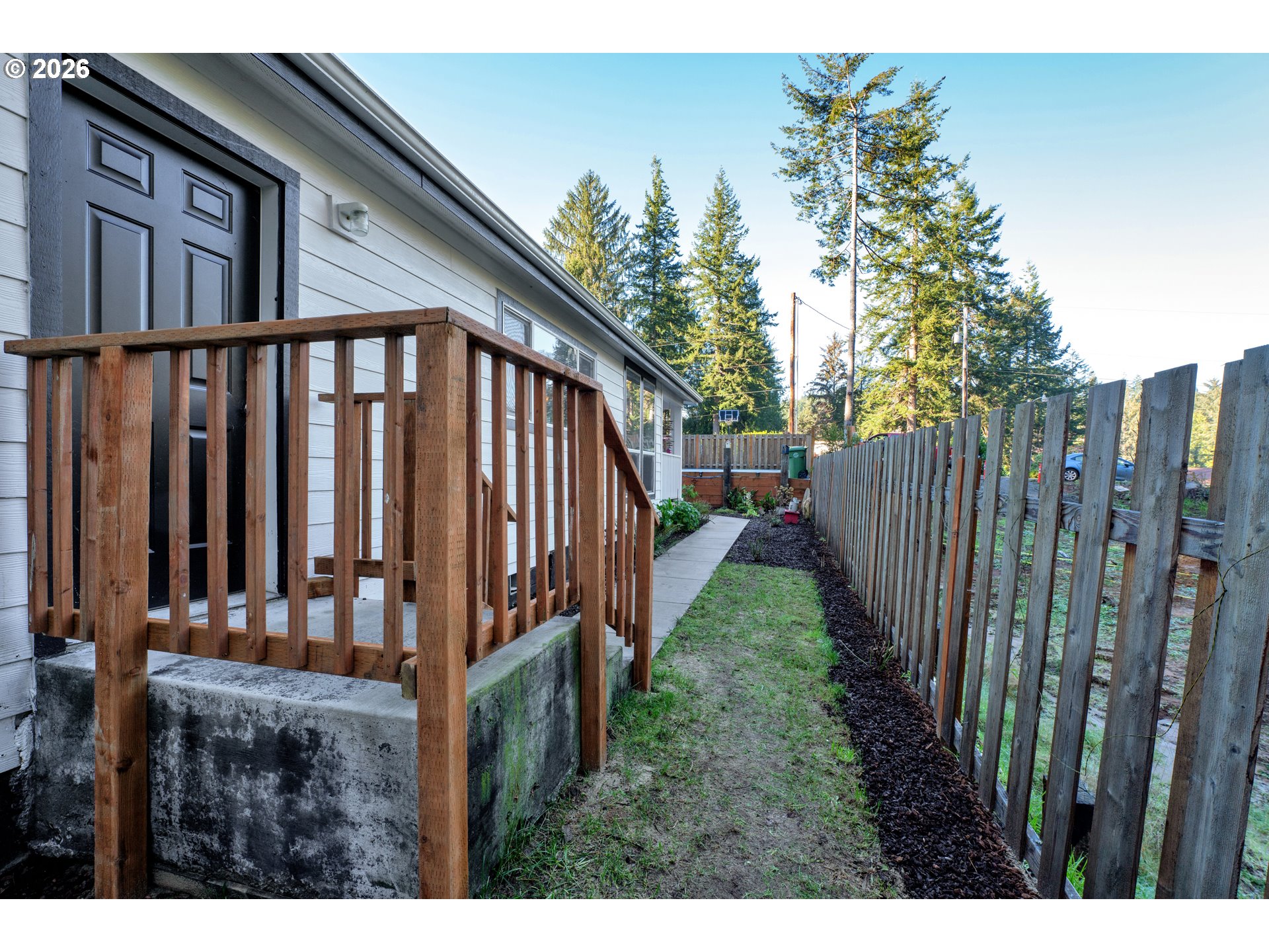 89555 Shorecrest Drive Florence, OR 97439 - Photo 19 of 24 a view of a backyard with wooden fence