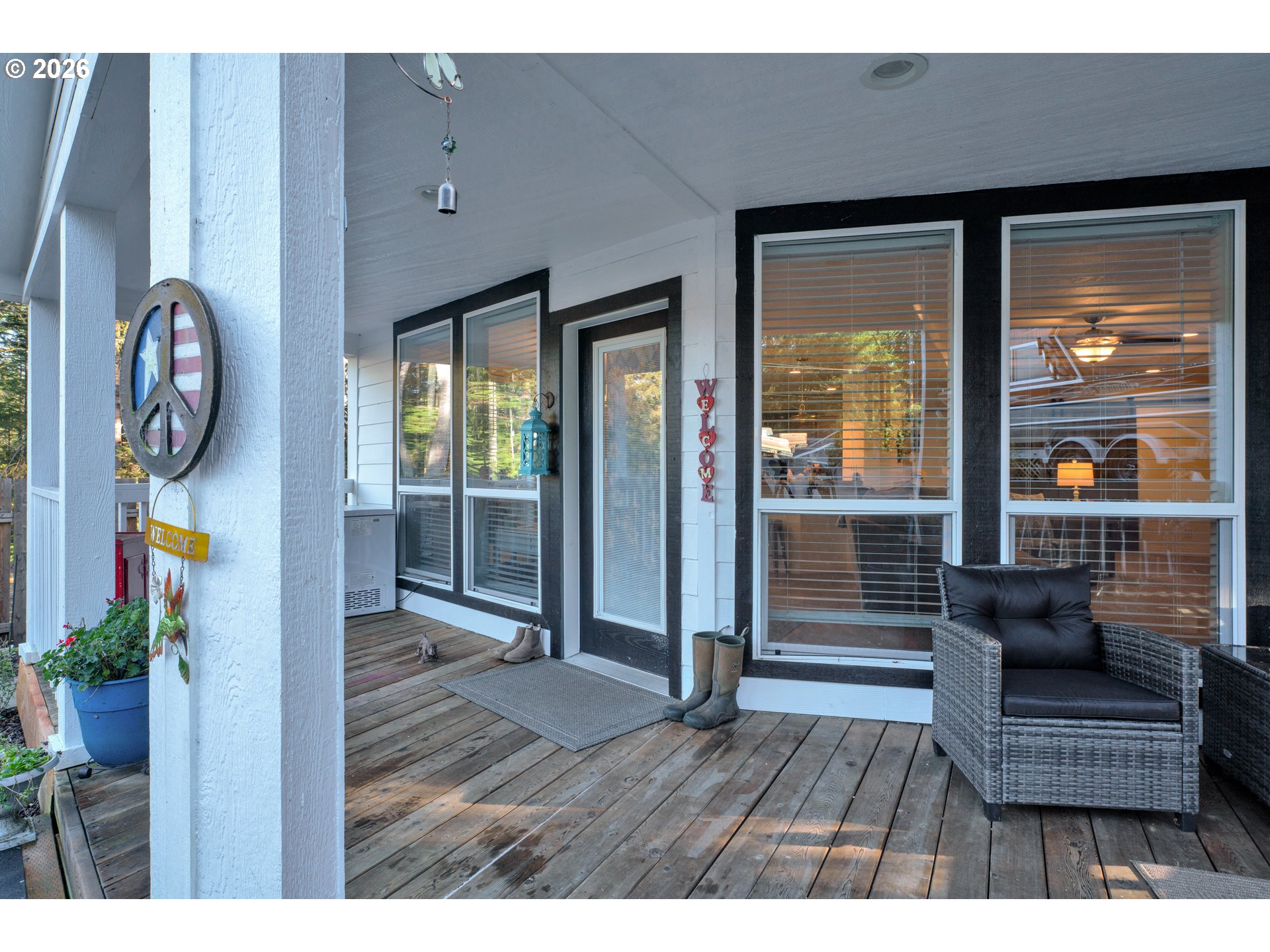 89555 Shorecrest Drive Florence, OR 97439 - Photo 3 of 24 a view interior of the house and wooden floor