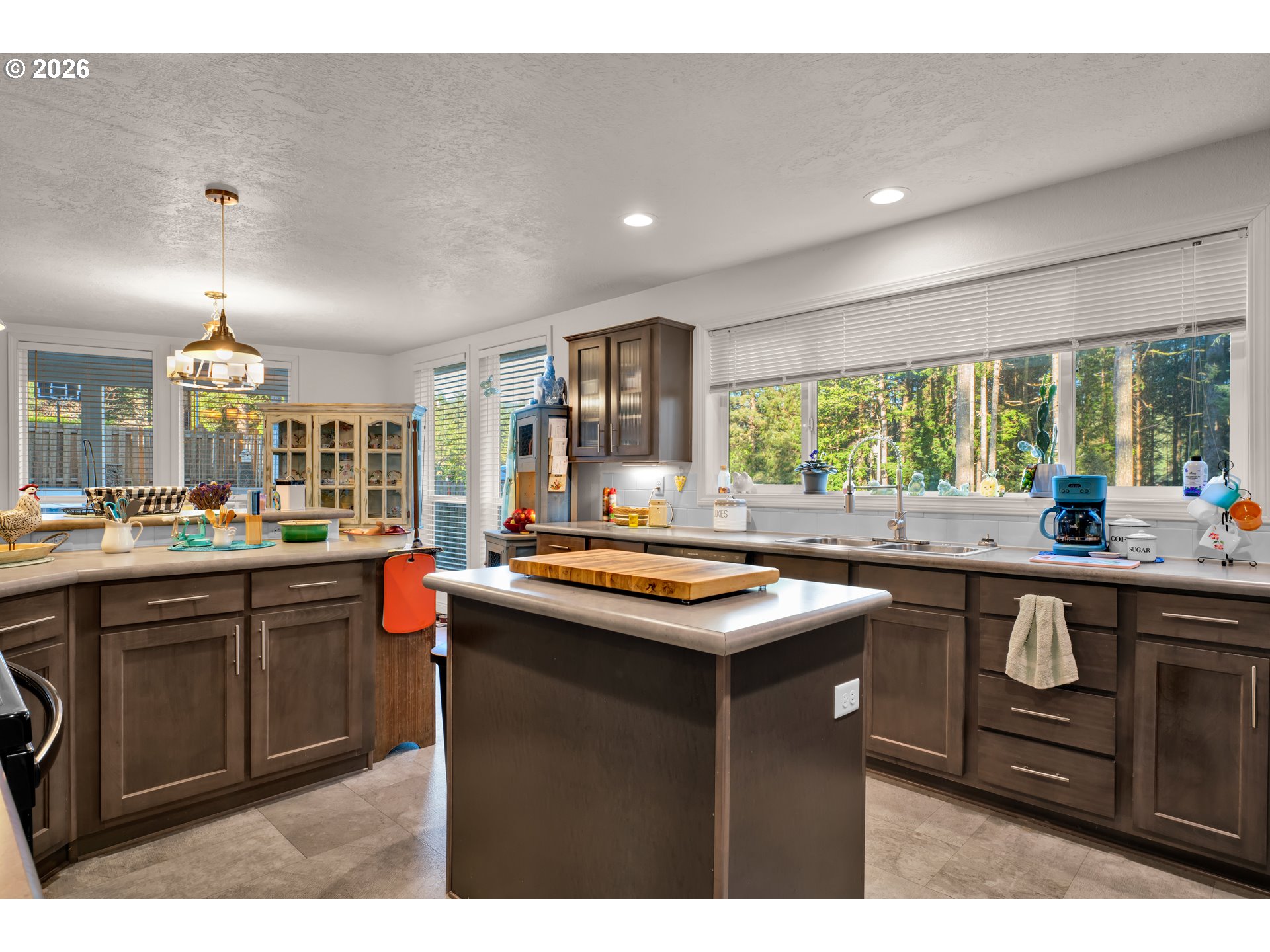 89555 Shorecrest Drive Florence, OR 97439 - Photo 8 of 24 a kitchen with kitchen island granite countertop a sink and stove