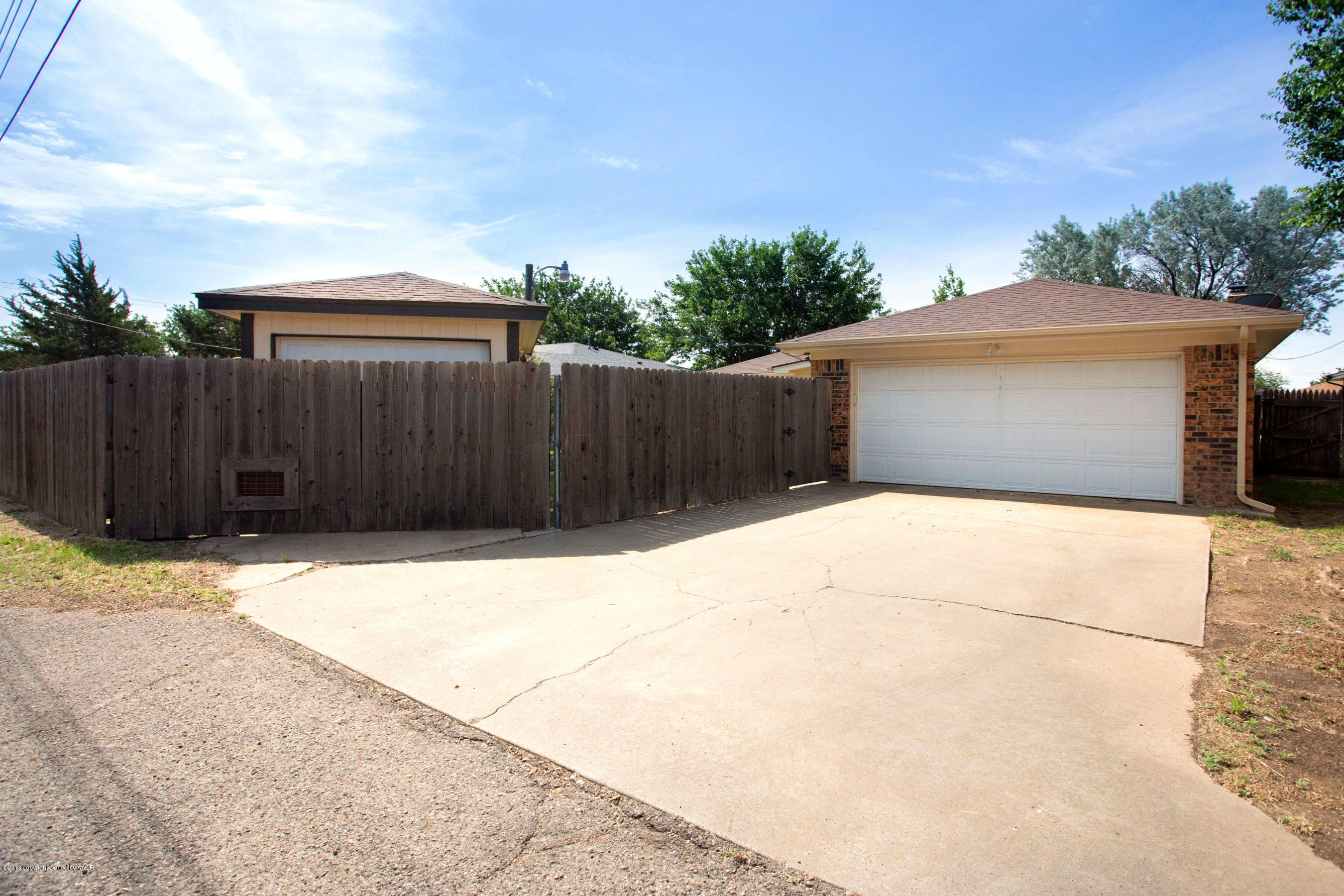 4204 Dodson Drive Amarillo, TX 79110 - Photo 5 of 21 Driveway