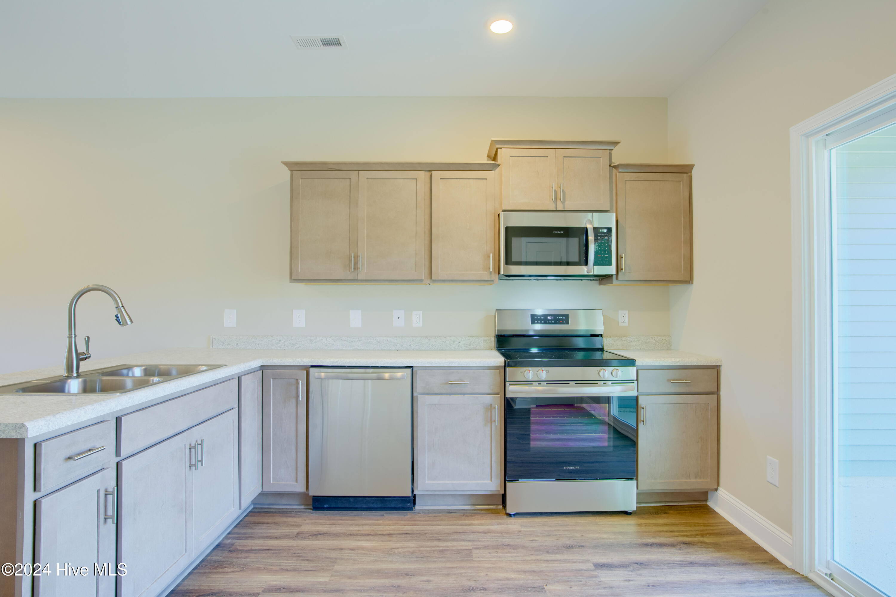 600 Jacks Xing Drive Hubert, NC 28539 - Photo 6 of 19 Kitchen