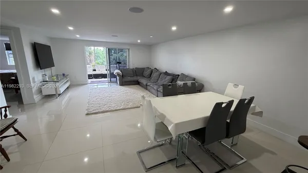 $250,000 | 10110 Boca Entrada Boulevard, Unit 305, Boca Raton, FL 33428