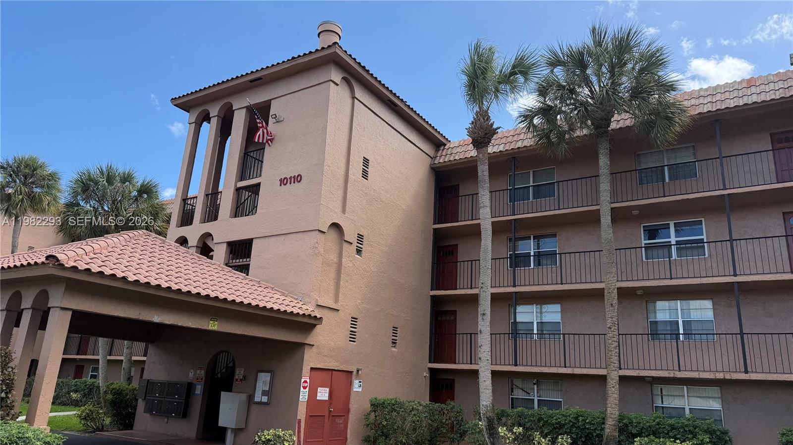 10110 Boca Entrada Boulevard, Unit 305 Boca Raton, FL 33428 - Photo 4 of 15