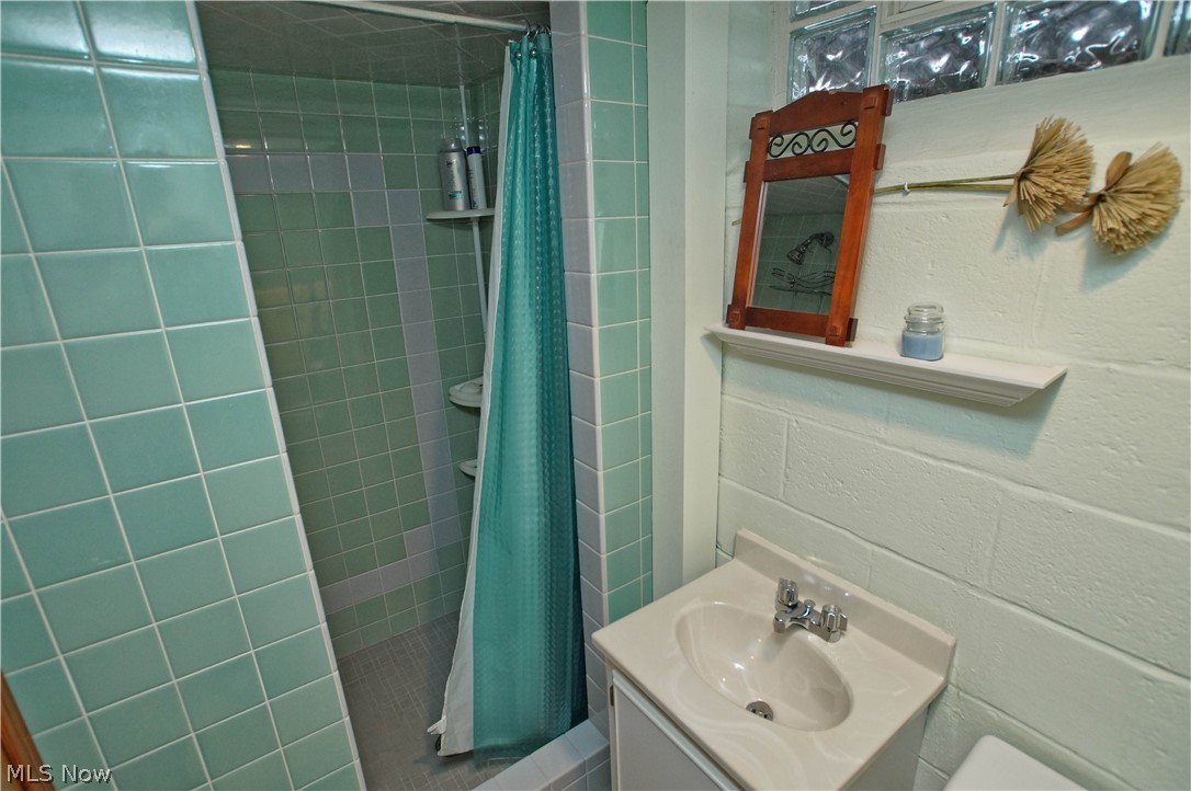 5364 Huron Road Cleveland, OH 44124 - Photo 16 of 20
