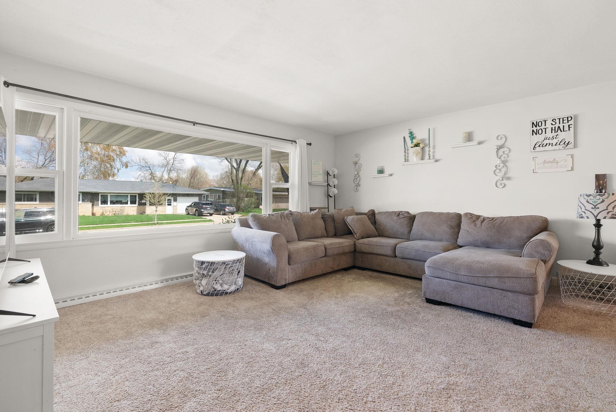 149 East Goodland Street Sun Prairie, WI 53590 - Photo 4 of 48