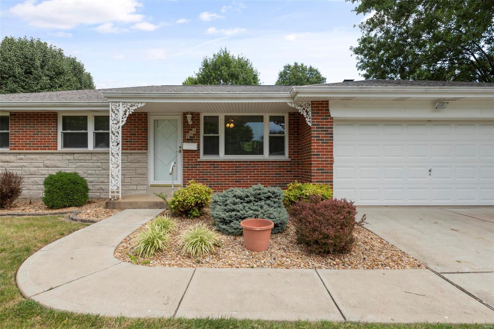744 Forman Road St. Louis, MO 63123 - Photo 3 of 33 Gallery Image 3
