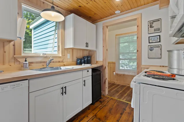 $579,000 | 85 Upper A Street, Portland, ME 04108