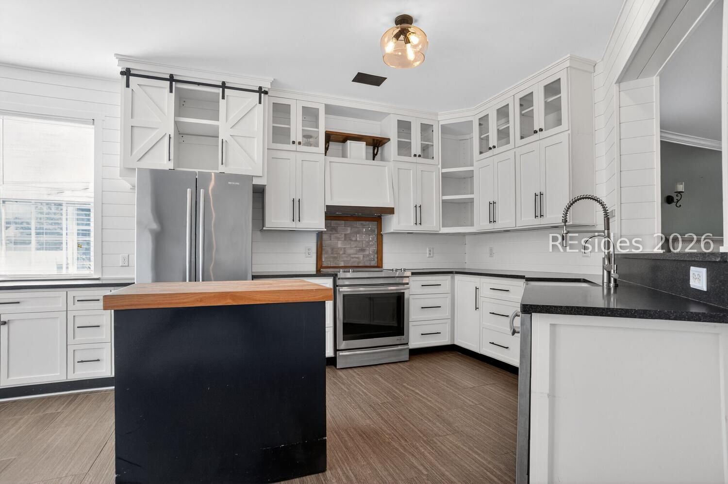 100 9th Avenue Bluffton, SC 29910 - Photo 11 of 45 Upgraded kitchen