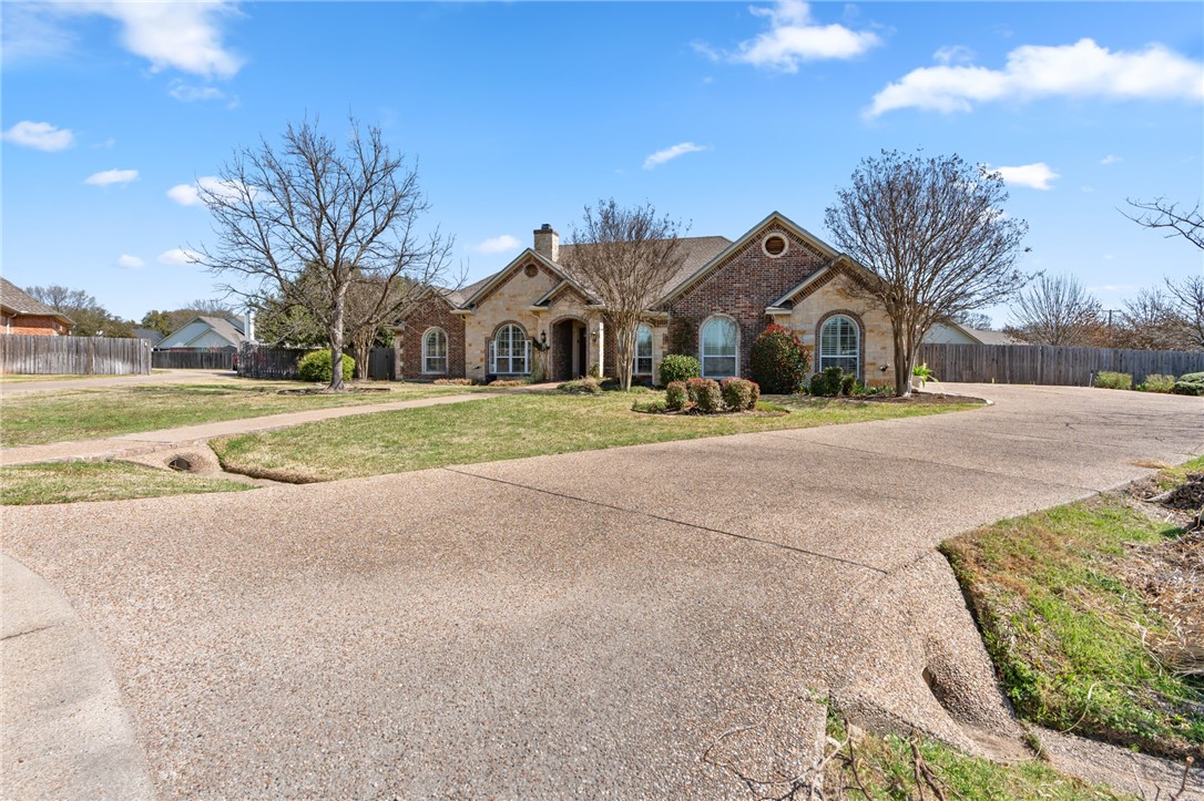 8 Republic Drive Waco, TX 76708 - Photo 5 of 42 a front view of a house with a yard and garage