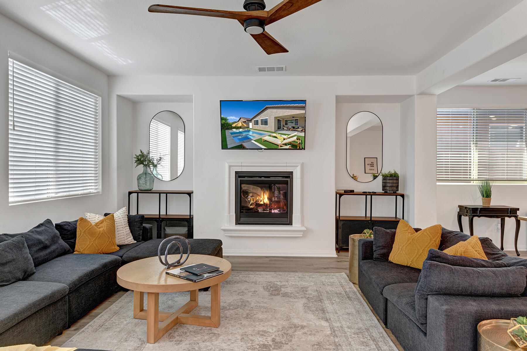 82785 Freeman Court Indio, CA 92201 - Photo 12 of 52 LIVING ROOM STRAIGHT ON RS