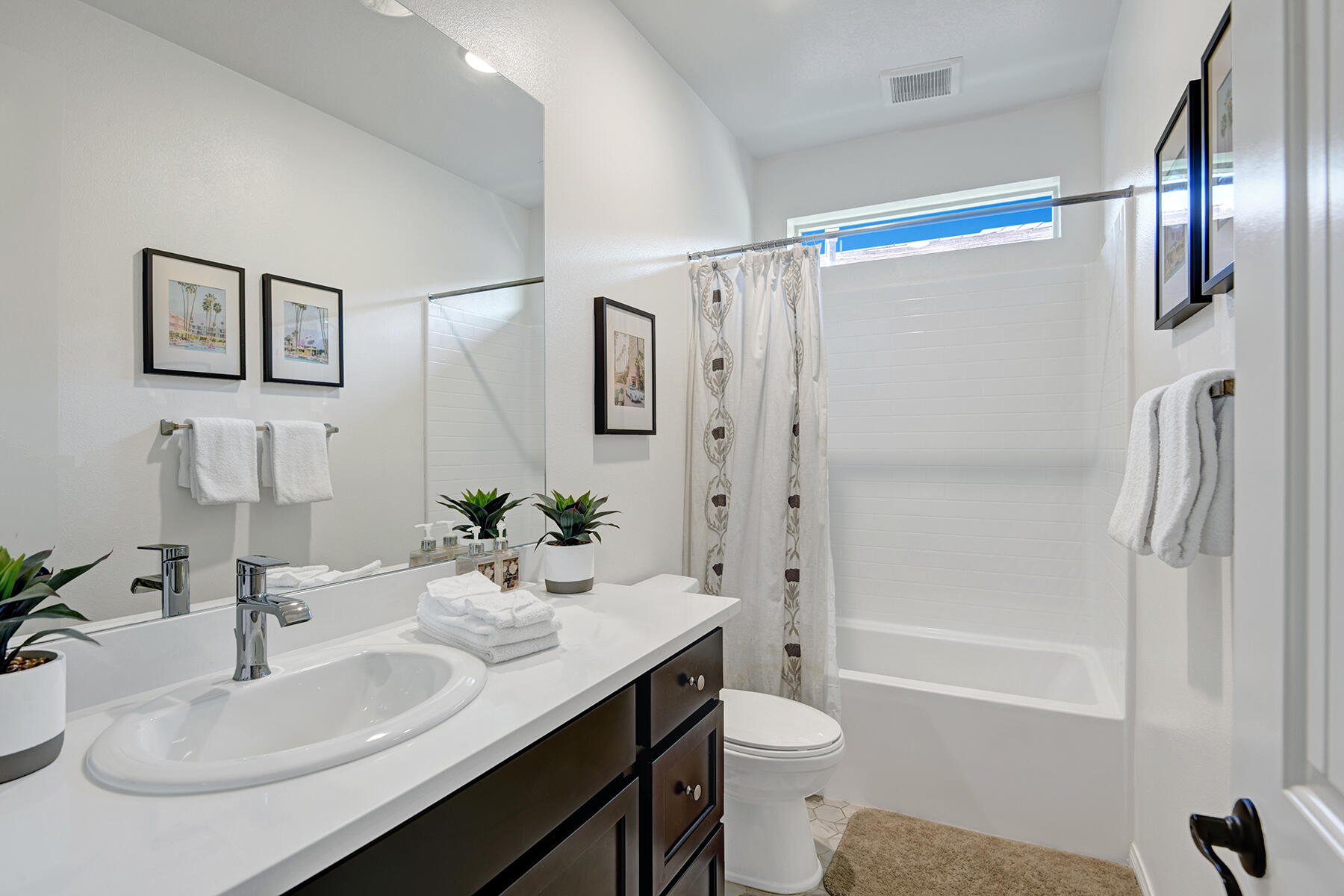 82785 Freeman Court Indio, CA 92201 - Photo 24 of 52 GUEST BATHROOM RS