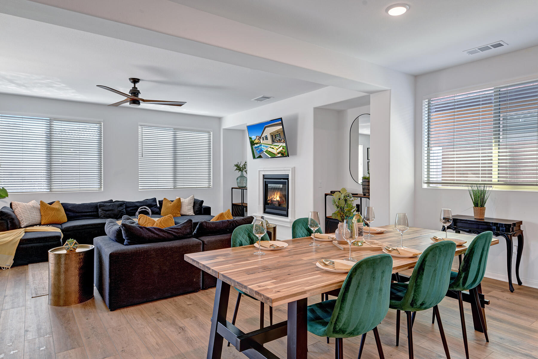 82785 Freeman Court Indio, CA 92201 - Photo 6 of 52 DINING ANGLED TO LIVING RS