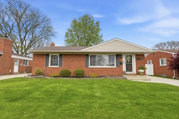 $314,900 | 32900 Hees Street, Livonia, MI 48150