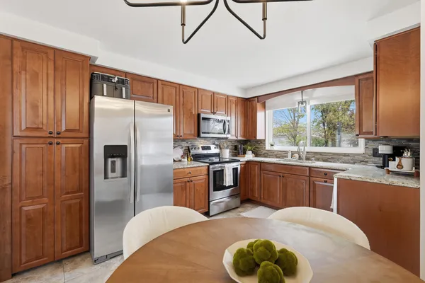 $314,900 | 32900 Hees Street, Livonia, MI 48150