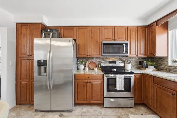 $314,900 | 32900 Hees Street, Livonia, MI 48150
