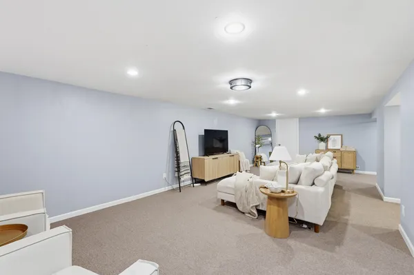$314,900 | 32900 Hees Street, Livonia, MI 48150