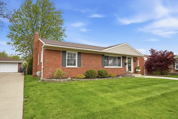 $314,900 | 32900 Hees Street, Livonia, MI 48150