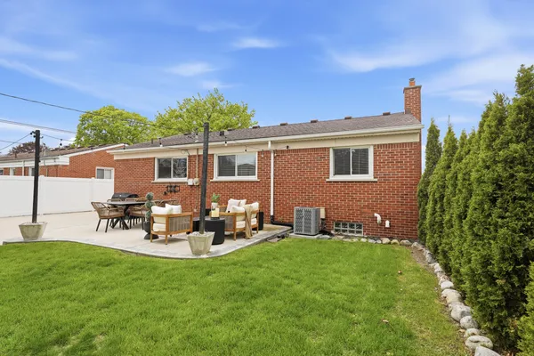 $314,900 | 32900 Hees Street, Livonia, MI 48150