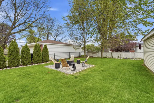$314,900 | 32900 Hees Street, Livonia, MI 48150