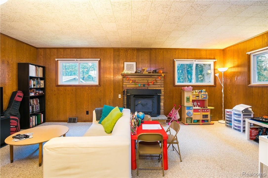 164 Texas Avenue Rochester, MI 48309 - Photo 13 of 33 782A9807-60-Edit.jpg