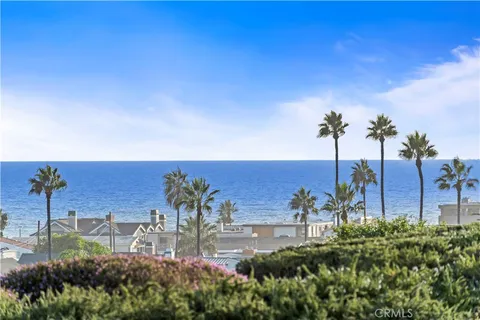 $1,799,000 | 200 Paris Lane, Unit 111, Newport Beach, CA 92663