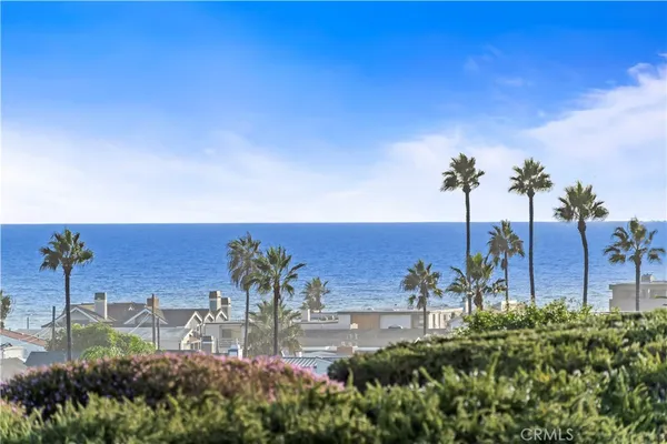 $1,750,000 | 200 Paris Lane, Unit 111, Newport Beach, CA 92663