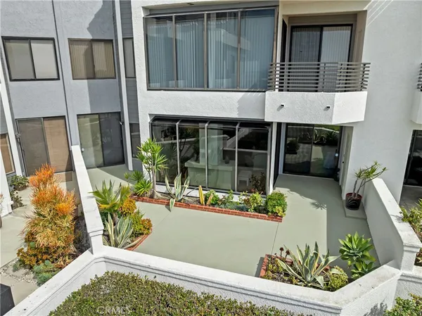 $1,725,000 | 200 Paris Lane, Unit 111, Newport Beach, CA 92663