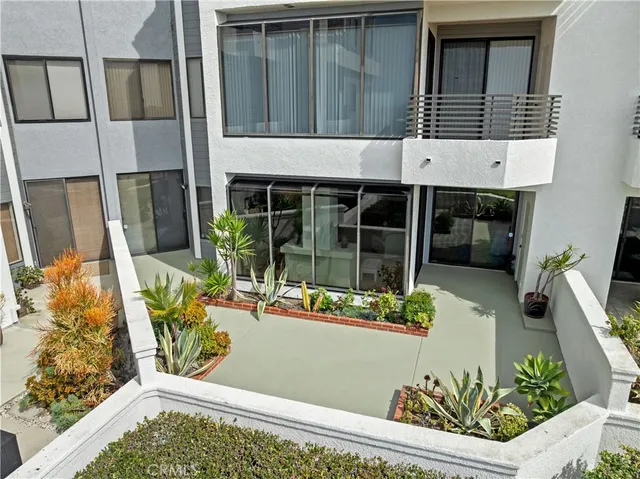 $1,799,000 | 200 Paris Lane, Unit 111, Newport Beach, CA 92663