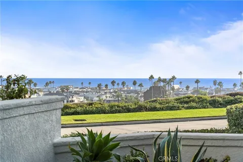 $1,799,000 | 200 Paris Lane, Unit 111, Newport Beach, CA 92663