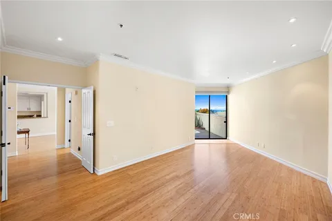 $1,725,000 | 200 Paris Lane, Unit 111, Newport Beach, CA 92663