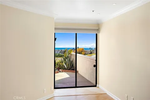 $1,725,000 | 200 Paris Lane, Unit 111, Newport Beach, CA 92663