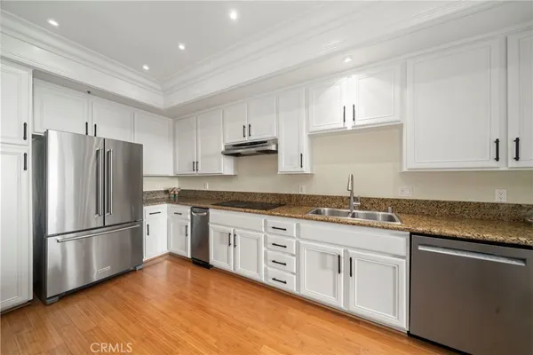 $1,725,000 | 200 Paris Lane, Unit 111, Newport Beach, CA 92663