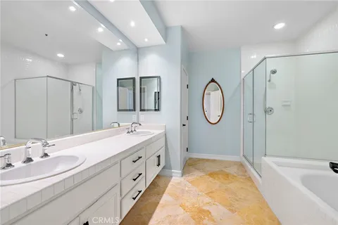 $1,725,000 | 200 Paris Lane, Unit 111, Newport Beach, CA 92663