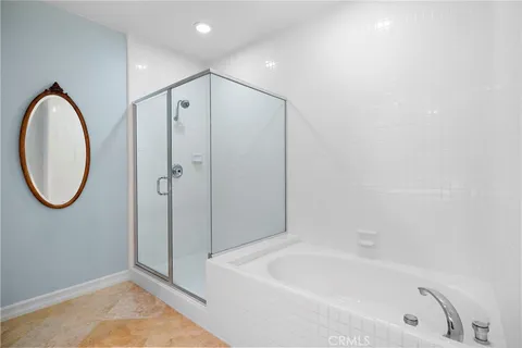 $1,725,000 | 200 Paris Lane, Unit 111, Newport Beach, CA 92663