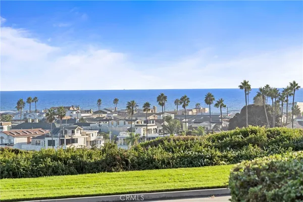 $1,725,000 | 200 Paris Lane, Unit 111, Newport Beach, CA 92663
