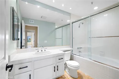 $1,725,000 | 200 Paris Lane, Unit 111, Newport Beach, CA 92663