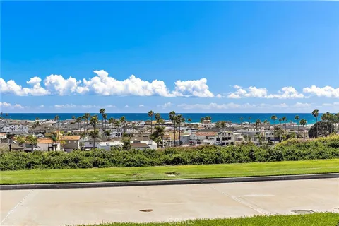 $1,725,000 | 200 Paris Lane, Unit 111, Newport Beach, CA 92663