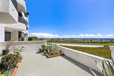 $1,725,000 | 200 Paris Lane, Unit 111, Newport Beach, CA 92663