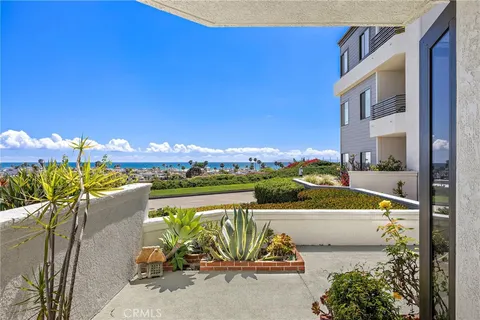 $1,725,000 | 200 Paris Lane, Unit 111, Newport Beach, CA 92663