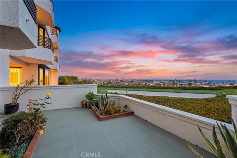 $1,725,000 | 200 Paris Lane, Unit 111, Newport Beach, CA 92663